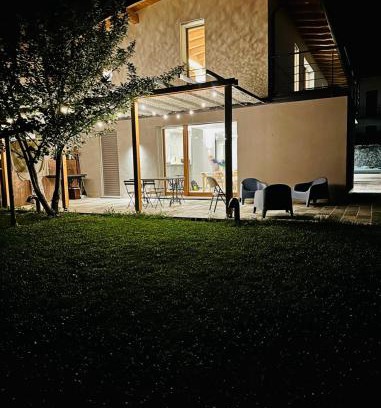 Angera Villa | villa amarena, centralissima giardino e parcheggio