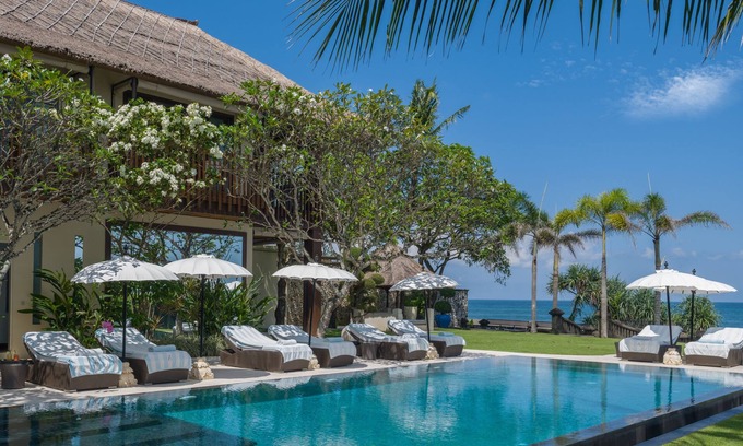 Munggu Villa | Villa Ambra 5BR Tropical Oceanfront Villa At Pererenan Beach
