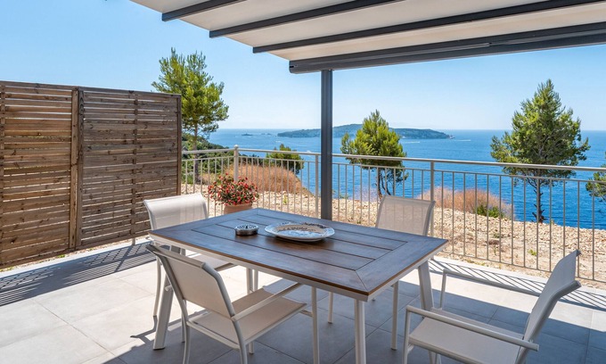 Katsimatika Villa | Villa 'Amfitriti' with Sea View, Wi-Fi and Air Conditioning