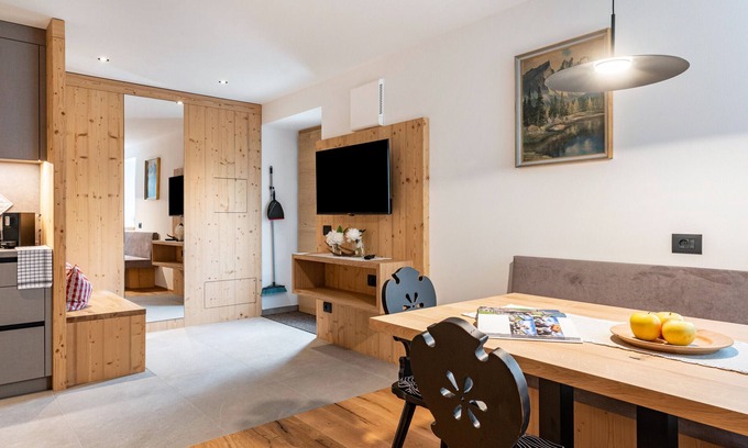 San Pietro Apartment | Villa Anna Apartment Raschötz with Mountain View, Shared Garden and Wi-Fi