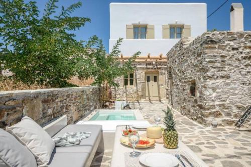 Naxos House | Villa Anthemion Naxos with outdoor jacuzzi