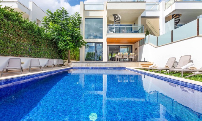 Alcanada Villa | Villa Aqua · Modern villa with stunning views to the sea