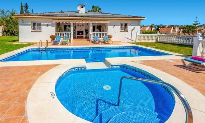 Calahonda Villa | Villa Aran by Villa Plus
