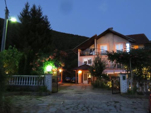 Kulen Vakuf House | Villa Artemida
