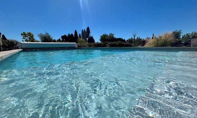 Graveson Villa | Villa au Calme, Climatisée, Piscine Entre Saint Rémy, les Alpilles et Avignon