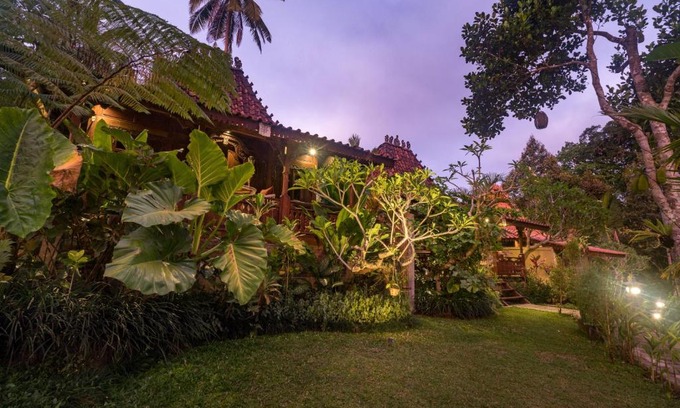Kedewatan House | Villa Be Bali Hut Farm Stay