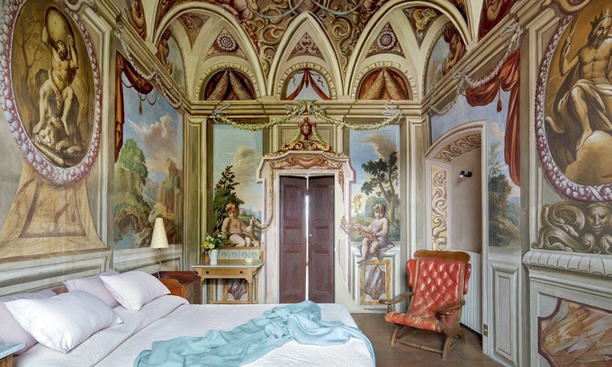 Azzate Apartment | Villa Berla. Frescoed Flat