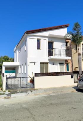 Oroklini Villa | Villa between lake and sea