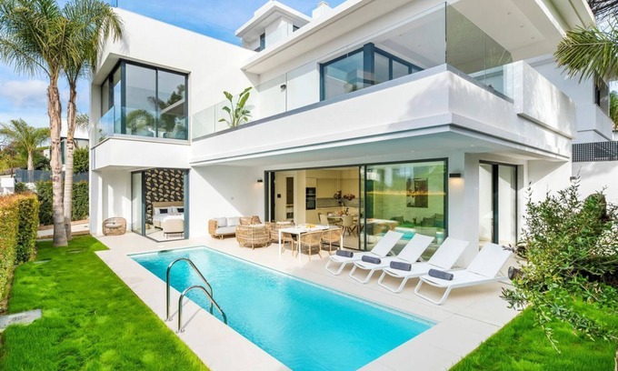Golden Mile Villa | Villa Bohemio Bella - Four Bedroom Villa, Sleeps 10