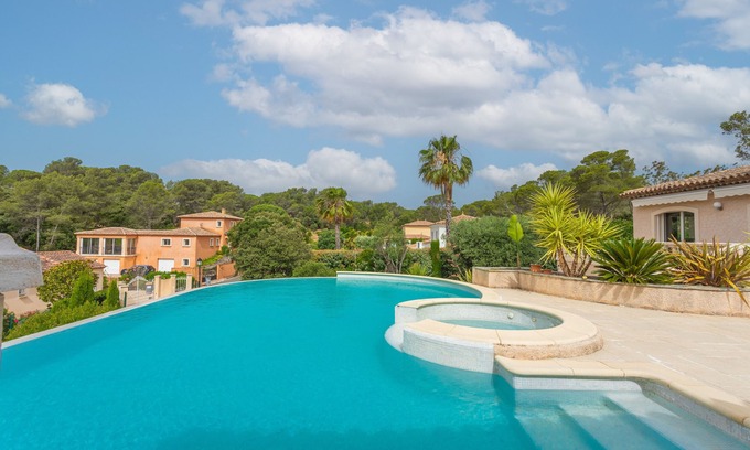 Saint-Raphael Apartment | Villa 'Bonheur' with Private Pool, Wi-Fi and Air Conditioning
