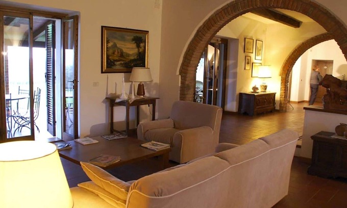 Castiglione del Lago House | Villa by Lake Trasimeno with Scenic Views