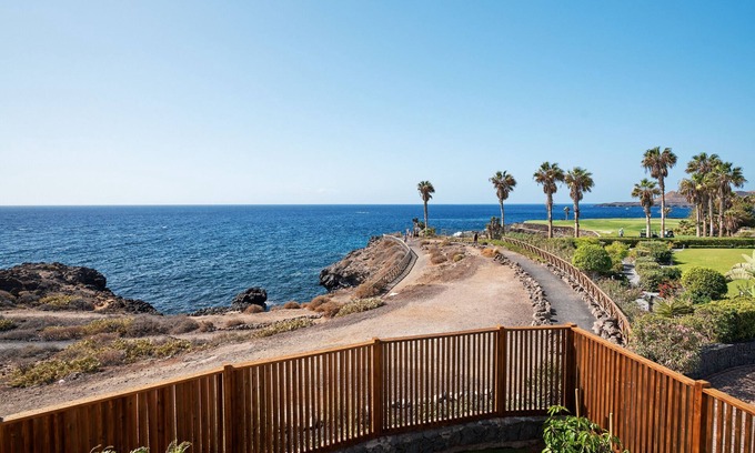 Complejo turistico Amarilla Golf Ski Chalet | Villa by the Sea, golf and sports pier