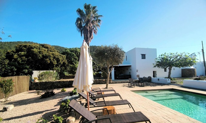 Sant Miquel de Balasant Cottage | Villa Can Pep Frit.