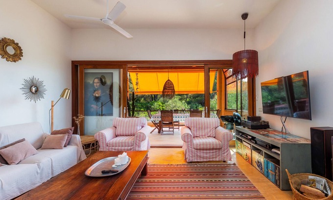 Urbanizacion S'Estanyol Villa | Villa 'Cals Bascos' with Sea View, Private Terrace and Wi-Fi