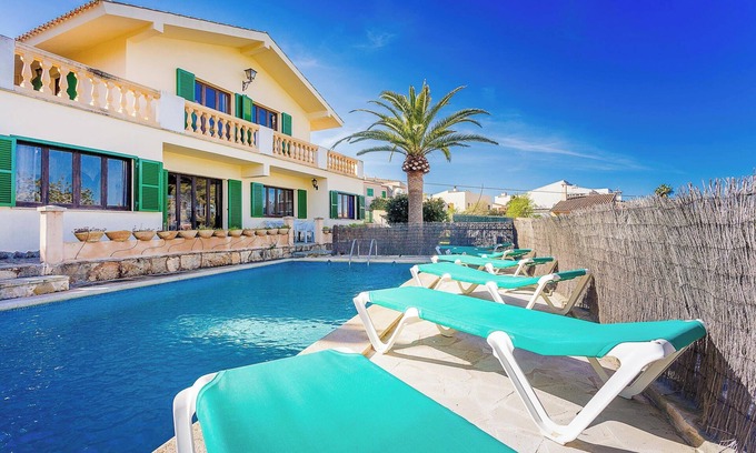 Portocolom Villa | Villa Can Sard with Pool, Wi-Fi, Garden & Terrace