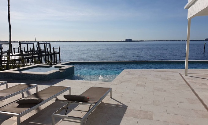 Caloosahatchee Villa | Villa Cape Coral Florida