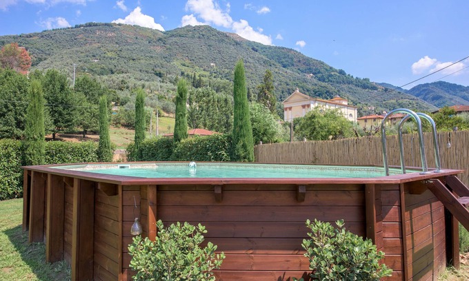 Nocchi Villa | Villa Celestina, 4 double rooms, garden, heated pool, air conditioning, WLAN.
