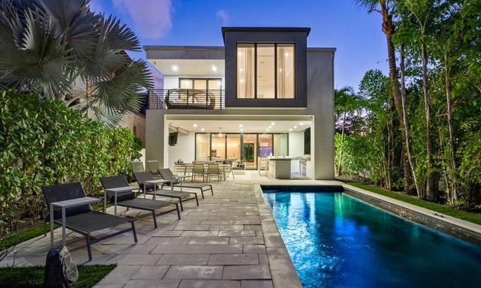 Colee Hammock Apartment | Villa Celine- LAS OLAS Waterfront house with heated pool