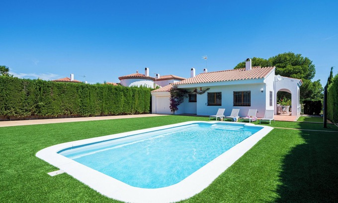 Les Tres Cales Villa | Villa 'Chalet a Pie Cala Forn con Piscina' with Private Pool, Terrace & Wi-Fi