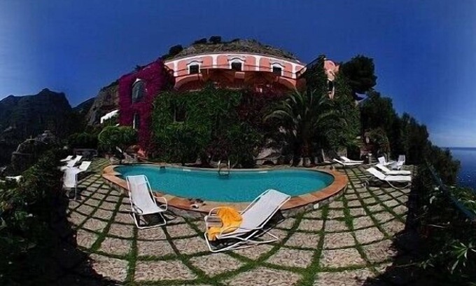 Liparlati Villa | Villa Chimera: A splendid historical villa which faces the sun and the sea, with Free WI-FI.