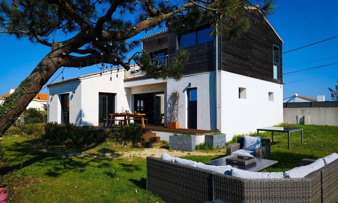 Chateau-d'Olonne Villa | Villa Colette - Bay of Cayola - 9 guests