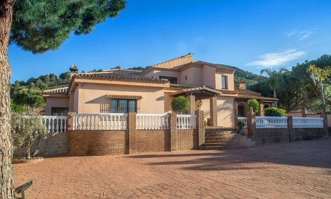 Pinos de Alhaurin Villa | Villa CONMIGO fully staffed & catered villa with pool, gym, sauna and hot tub