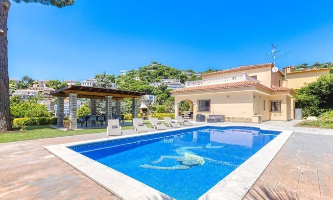 Lloret de Mar Villa | Villa "Costacabana - Paris" with Private Pool, 2 Private Terraces & Wi-Fi