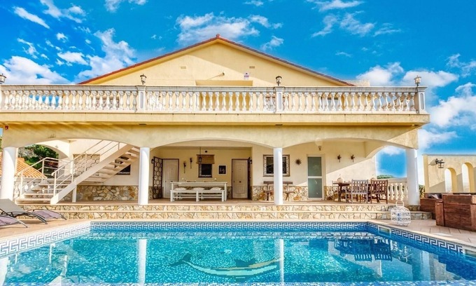 Condado del Jaruco Villa | Villa "Costacabana - Villa Madonna", Mountain View, Terrace, Private Pool & Wi-Fi