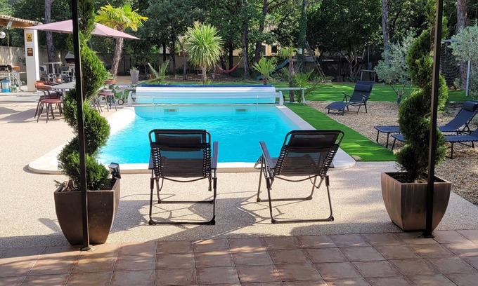 Rochegude Villa | Villa d'Exception en Drôme Provençale : Swimming pool and comfort for 10 guests