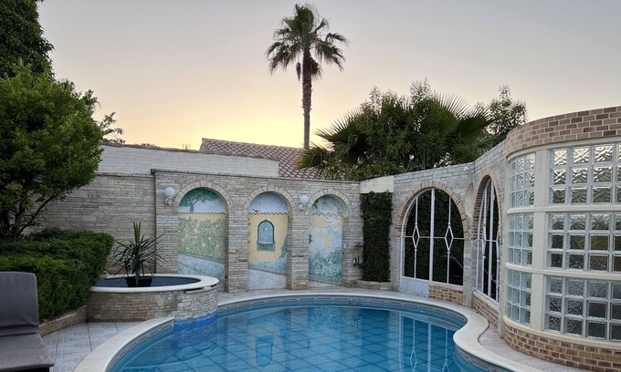 Villeneuve-les-Beziers Villa | Villa de Charme Avec Piscine Privative, Terrasse et Cuisine D'été, 8 Pers