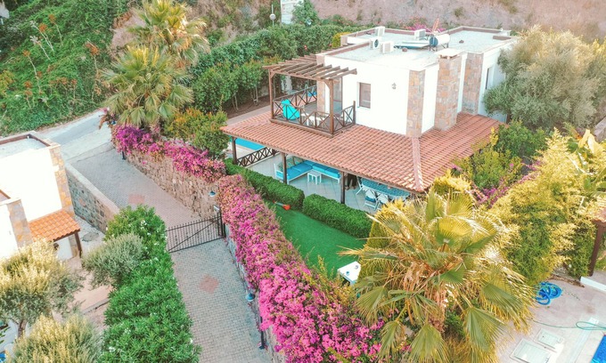 Gundogan Villa | Villa De La Vie With Private Pool