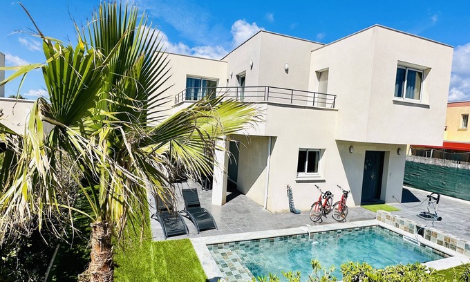 Sete Villa | Villa de Vinci + air conditioning + swimming pool + 6 bicycles for 10 people