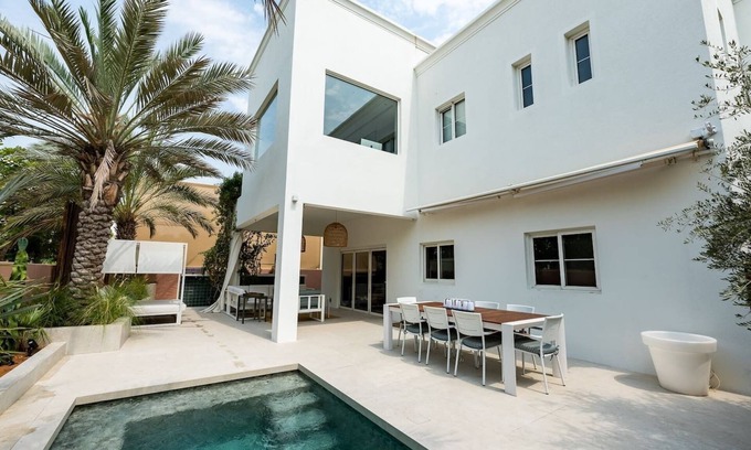 Deema Villa | Villa Deema The Lakes luxury 3 Bd Pool