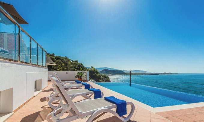 Salobrena Villa | Villa Delfín Blanca with fantastic views and private pool