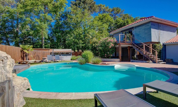 La Teste-de-Buch Villa | Villa des Albizzias- Piscine, jacuzzi & sauna