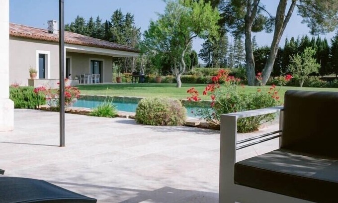 Cheval-Blanc House | Villa des Amandiers, charming contemporary house at the foot of the Luberon mountains