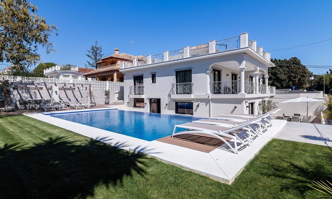 Marbella Villa | Villa Di Lusso -Contemporary Villa with Sea Views!