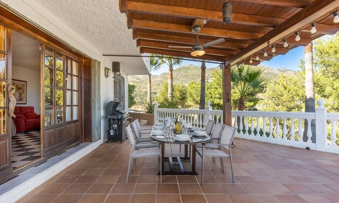 Itrabo Villa | Villa El Coronel Ítrabo by Ruralidays