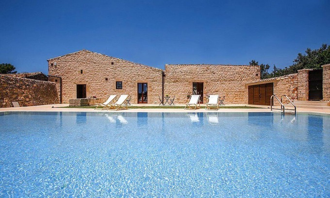 Scicli Villa | Villa Elitra: A characteristic two-story villa made of stone, with Free WI-FI.