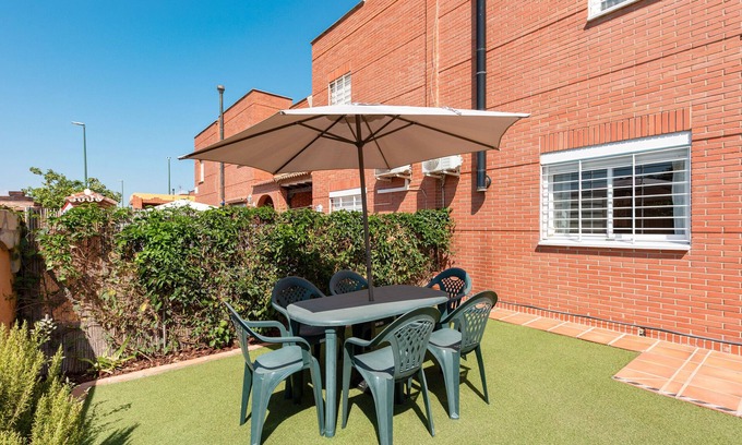 Churriana Villa | Villa 'Emma' with Private Garden, Wi-Fi and Air Conditioning