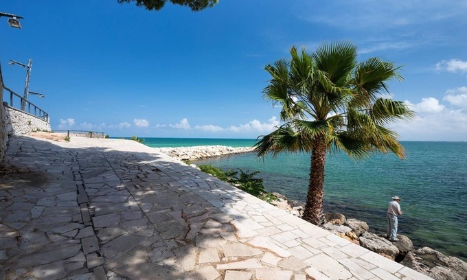 L'Ampolla Villa | Villa 'Eole Y Mar' with Private Pool, Wi-Fi and Air Conditioning