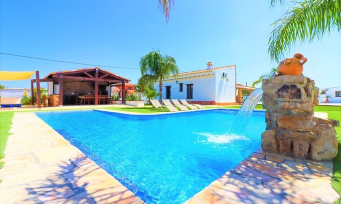 La Coquina Ski Chalet | Villa Alazan is a beautiful finca with private pool for 14 people.