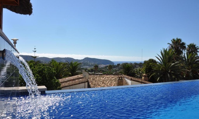 Benimeit Ski Chalet | Villa Evora
