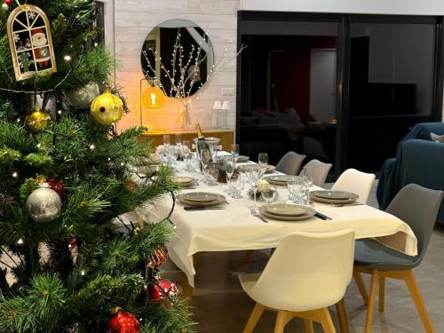 Biscarrosse Villa | Villa familiale 10 pers. à Biscarrosse avec piscine chauffée, près du lac et des pistes cyclables - FR-1-319-488