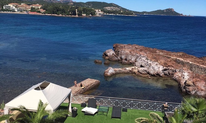 Saint-Raphael Villa | Villa feet in the water in secure domain in Saint Raphael