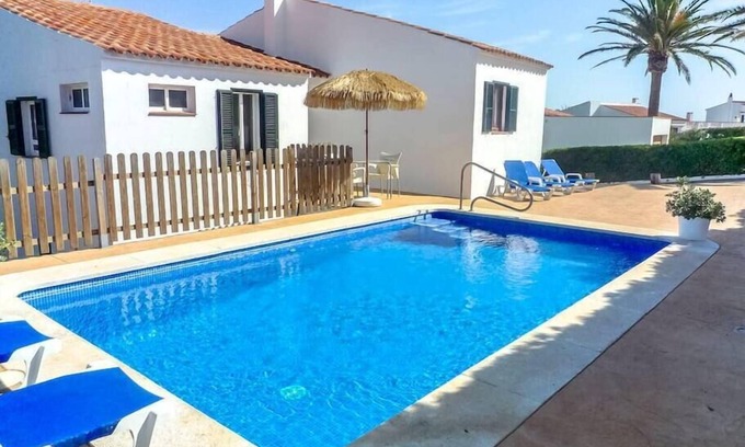 Puerto Luz Ski Chalet | Villa Ferrer: Impressive villa with direct access to the sea