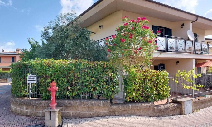 Poggio Villa | Villa footsteps from the eternal city in a quaint countryside with all amenities