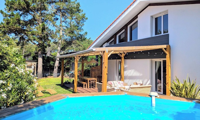Biscarrosse Plage Villa | Villa Forêt swimming pool and jacuzzi 10mn walk Biscarrosse Plage