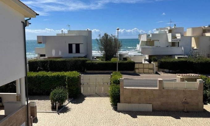 Santa Marinella Villa | Villa 'Fronte Mare' with Sea View, Wi-Fi and Air Conditioning
