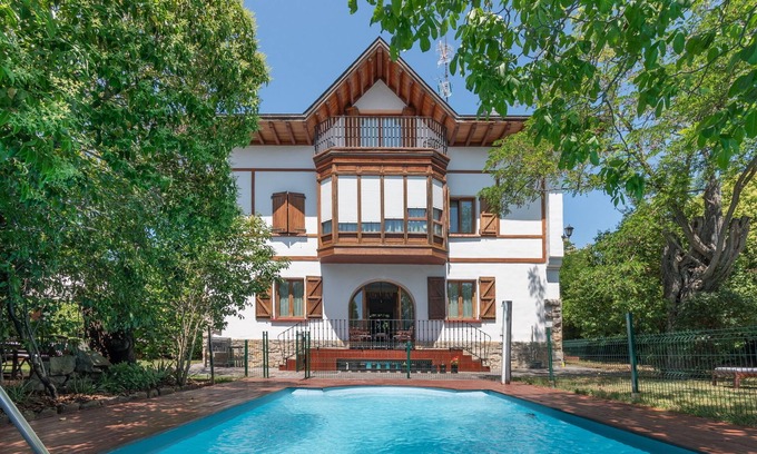 Burlada Villa | Villa Ganbara, San Fermin, Pamplona 5 minutes.